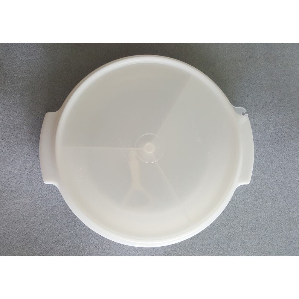 TUPPERWEAR Round Divided Relish/Snack Suzette w/cover & Handle #608 --9.5" - Picture 6 of 7